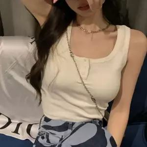 라운드넥 단추 포인트 골지 크롭 슬리브리 나시티