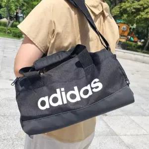 (끝장) 아디다스 린 더플백 XS 스포츠가방 HT4744 운동 헬스 클럽 여자 숄더백