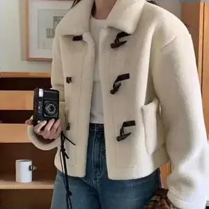 여성 페이크양털 떡볶이단추 숏자켓 겨울 뽀글이 아우터