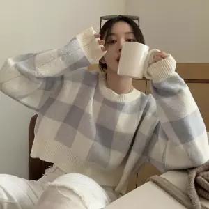 스타일리시한 무드 캐주얼 여성 트렌디 체크패턴 크롭 니트