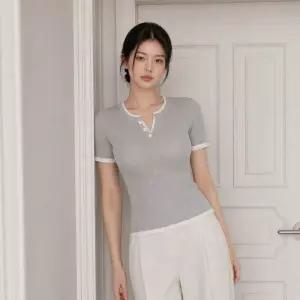 JJ지고트 V넥 단추포인트 베이직니트 GR7N1PO701 GR7N1PO701-BS 1178257