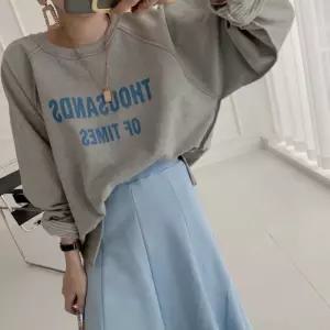 소프트 그레이 무드 레터링 박시핏 코지 스 셔츠
