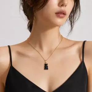크리스탈헤이즈 NOSTALGIA BEAR-BLACK-CLASSIC CONNECTOR 노스텔지아 베어 펜던트 클래식 블랙 여성