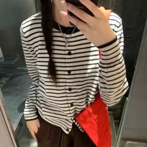여성 단가라 줄무늬 봄 가을 긴팔 니트 가디건 화이트