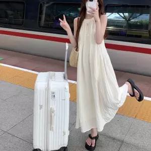 가볍고 예쁜 꼬임 홀터넥 시원한 민소매 롱 원피스
