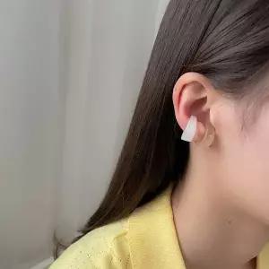 아크릴 펄린 이어커프 귀찌