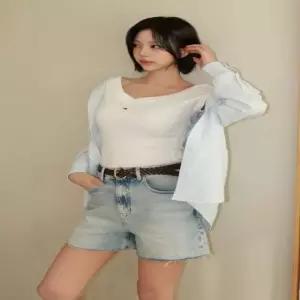 [AK수원점] [타미진스] 라이트블루 워시드 데님 맘 쇼츠 T32G1NEQ63TWT11AB