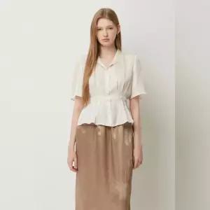 매장정품 SISLEY 시슬리 케이머스 허리턱 디테일 블라우스 SAWSA1641 SAWSA1641-GH 2023414