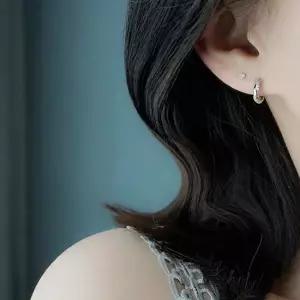 [미라클세븐]신상오픈런 블링 서컬 큐빅 레이어드 귀걸이 포인트 아이템 은침
