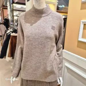 [BCBG]겨울25 알파카 로고 반넥 니트 A5WAK411