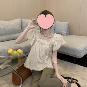 러블리 펀칭 반팔 블라우스 JSCd0091 하객룩 오픈숄더 남방 퍼프소매 겨울 남방 루즈핏 파워숄더 미니 사이