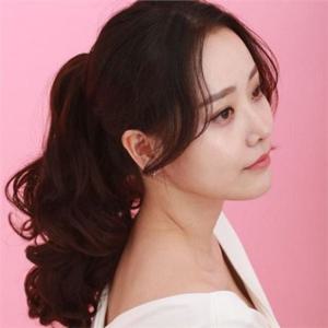 여성 포니테일 가발 미디엄 웨이브 가발 스타일링 반묶음 풍성한 자연 머리 헤어 머리핀