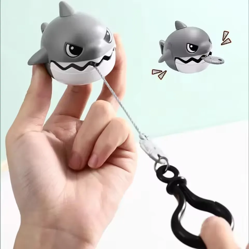 새로운 창의적인 재미있는 당기는 줄 니블링 샤크 키체인 어린이용 만화 작은 물고기를 먹는 상어 열쇠고리 자동차 가방 작은 펜던트 선물