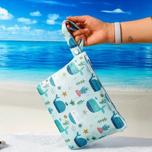 HappyFlute 새로운 20*24CM 지퍼가 달린 미니 포켓 Wetbag 핸들 재사용 가능한 PUL 패브릭 귀여운 패턴 아기 보관 여행 가방