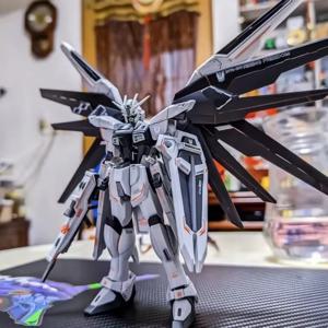 뉴돔 비활성화 컬러 Zgmf-X10a Hg 1/144 메카 조립 모델 키트 데스크탑 장식 어린이 장난감 선물 수집품