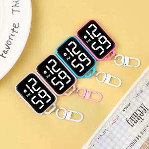 청소년을위한 1Pc 전자 시계 학생 배낭 키 펜던트 시계 선물 LED 키 체인 포켓 시계 디지털 디스플레이
