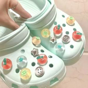 DIY 3D 과일 토마토 슈즈 참 장식, 클로그 슬라이드 샌들 가든 슈즈 데코 버클 비치 백 핀 여름 선물