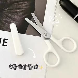 보호 커버가 있는 1PC 스테인레스 스틸 안전 가위, 학생 학교 용품을 위한 수제 예술 공예 가위