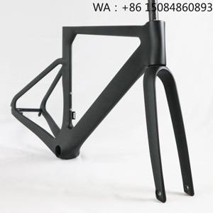 프로페셔널 700C 카본 로드 바이크, 카본 파이버 소재, 초경량 프레임, 에어로 기하학적 디자인으로 속도와 지구력 향상 사이클링