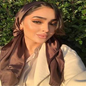 여성용 실크 스카프 럭셔리 브랜드 솔리드 여름 머리 스카프 새틴 Hijabs 두건 목도리 손수건 Cheveux Foulard Lady 90*90CM