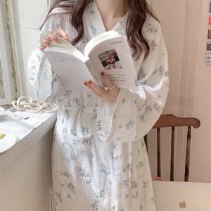 봄과 여름 섹시한 여성용 모닝 가운, 목욕 가운, 여성용 흰색 꽃무늬 루즈 가운, V넥 긴팔 홈 나이트 가운