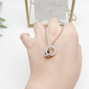 스테인리스 유명한 상표 로마 숫자 여여자 여자 목걸이 고급스러운 보석을 위한 Pendant 목걸이