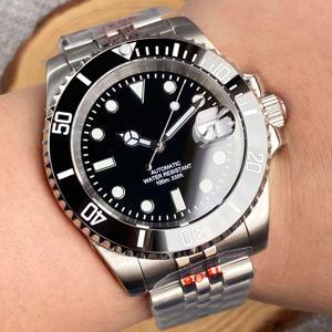 200m 방수 Miyota8215 자동식 남성용 시계 다이버 시계 40mm 기계식 무브먼트 빛나는 희년 스트랩 글라이드 잠금 버클