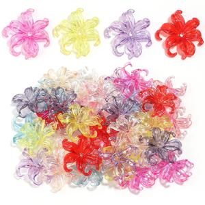20pcs 여러 가지 빛깔의 아크릴 꽃잎 비즈 투명한 꽃 모양 느슨한 비즈 DIY 팔찌 키 체인 쥬얼리 만들기위한 액세서리