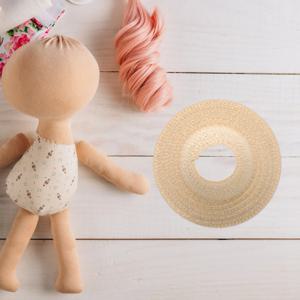 정교한 리본 장식이 달린, 손으로 만든 13cm 크기의 미니어처 밀짚 모자입니다. 인형의 옷을 꾸미는 데 사용하기 좋으며, 편안하게 착용할 수 있습니다.