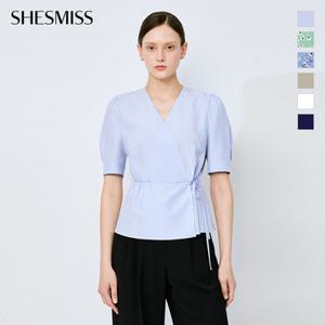 [쉬즈미스] [택가 138,000원] 퍼프 브이넥 랩 블라우스_SWWBLO22080