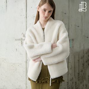 [방송에서만 10만원 세일]리오벨 26 FW 오픈넥 호주산 양모 하프 코트