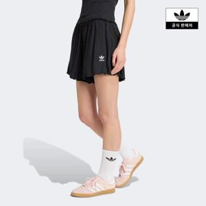 아디다스코리아공식 KE1102 ESSENTIALS SCALLOPED EDGE 쇼츠