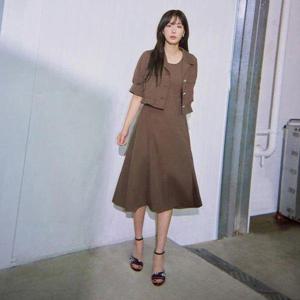 갤러리아_[베스띠벨리] 크롭 자켓 & 슬리브리스 원피스 세트 (BKOAE2534)BKO2