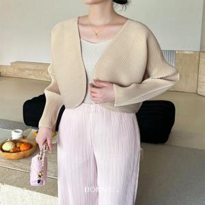 [보니제이]클래식 숄 라인 플리츠 가디건 소매 라인 포인트 백