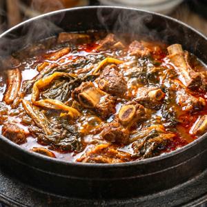 국내산 소갈비와 우거지를 넣고 얼큰하게 끓여낸 얼큰 우거지 갈비탕 X 4팩