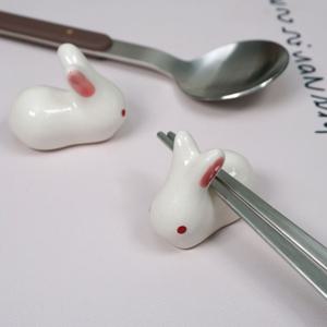 화이트 토끼 모양 수저 젓가락 받침대