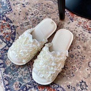 화이트 레이스 프릴 홈슬리퍼 실내화 여성스러운 거실슬리퍼 층간소음방지 거실화