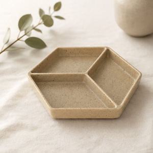 샌드 그레인 육각 삼절판 (가로 18 cm) 분청 나눔접시 반찬접시 분청 소스접시