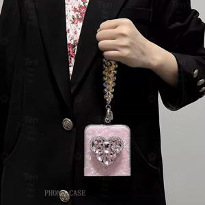 TEMU Z Flip 7, Z Flip 7 FE, Z Flip 6, Z Flip 5, Z Flip 4, Z Flip 3용 핑크 전체 화면 조개껍질 패턴 케이스 + 핑크 라인스톤 하트 스탠드 + 풀다이아몬드 걸이형 체인 폰케이스