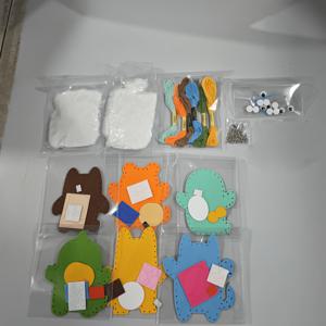 TEMU 11개입 초보자용 재봉 키트 (6개 다양한 수제 펠트 인형, 6색 실 팩 1개, 충전재 2개, 체인 팩 1개, 동물 눈 1개, 플라스틱 바늘 1개 포함). 스트레스 해소 장난감 세트, 크리스마스 장식