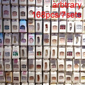 168개 (7세트) 네일 아트 랜덤 모음, 숏 네일, 미디엄-롱 네일, 롱 네일, 프렌치 스타일 네일, 알몸 네일, 사각 네일, Y2K 네일, 레드, 블루, 블랙, 화이트, 퍼플, 멀티 컬러 믹스 네일, 패셔너블하고 네일 스티커 세트