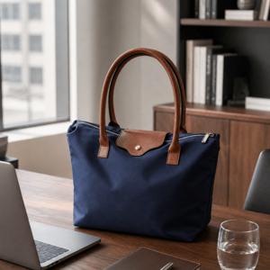 이 새로운 , 대용량 여성 숄더 토트백은 스타일리시하고 다재다능하여 데일리 출퇴근 및 쇼핑에 완벽합니다. 패셔너블한 나일론 가방