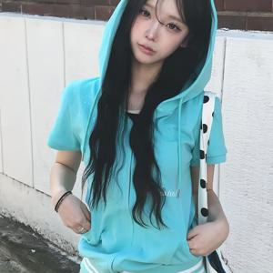 한국 스타일의 부드러운 레터 프린트 지퍼 가디건, 여성스러운 스타일 슬림 반팔 재킷, 원피스 핏의 작은 키를 위한 봄/여름용 다용도 캐주얼 반팔 후드티
