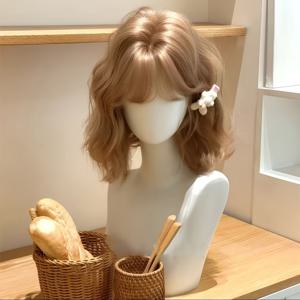 1개 12인치 범용 앞머리 가발, 허니 티 따뜻한 브라운 짧은 곱슬머리, 데일리 푹신하고 우아한 에그롤 헤어스타일, 귀엽고 편안함, 축제, 파티 및 모임에 적합, 다용도, 풀 헤드 가발
