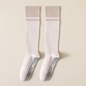 여성용 스포츠 압박 양말 2켤레 (실리콘 미끄럼 방지 밑창), 전문가용 피트니스 및 요가 디자인, 종아리용 롱 튜브 양말, 러닝, 줄넘기 및 기타 활동에 적합