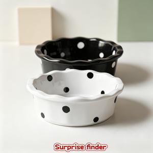 2개 빈티지 물방울 레이스 세라믹 애완 동물 밥그릇, 고양이 및 소형견에게 적합, 가정 및 실내 환경에서 일상적으로 사용. 블랙 앤 화이트 대비 색상, 간편한 스타일