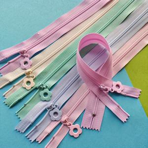 파스텔 나일론 꽃 지퍼 5개 세트, 25cm 자동잠금 컬러풀 지퍼 풀 DIY 재봉, 공예, 지갑 & 인형용 장식 꽃무늬 - 혼합 색상 (, , 녹색, 노란색, 보라색), 공예 용품
