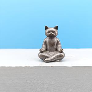 명상하며 깨달음을 고민하는 빈티지 황동 아기 고양이; 선(禪)에서 영감을 받은 생생한 동물 조각품/책상 장식/이끼, 화분, 다도 장식이 있는 미니어처 조경. 할로윈, 추수감사절, 크리스마스 장식용 수집용 피규어