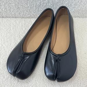 TEMU 최신 블랙 스플릿 토우 슈즈는 통근 및 캐주얼 웨어에 완벽하며, 부드러운 밑창과 편안한 갑피를 특징으로 합니다. 여성 신발, 우아한 여성 신발, 세련된 여성 신발