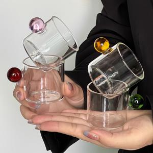 Kaplan 컵 4개 세트, 90ml, 투명 유리 및 둥근 볼형 손잡이, 이탈리안 밀크티 서빙용으로 완벽. 이 사랑스러운 작은 밀크포트는 홈브루잉 및 아침 식사용, 특히 할로윈에 이상적